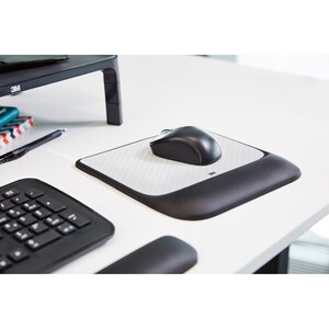 3M Precise Mouse Pad with Gel Wrist Rest - 0.70" Height x 8.50" Width x 9" Depth - Black - Gel - 1 Each