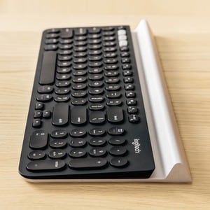 Logitech K780 Multi-Device Wireless Keyboard for Windows, Apple, Android or Chrome, Wireless 2.4GHz, Bluetooth, Smartphone