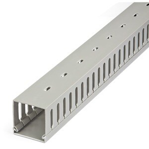 StarTech.com Chemin de Câbles PVC de 2m avec Couvercle - 50 x 50mm - Slots Parallels 8mm, Goulotte Cache Câble Réseau, max
