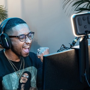 Logitech Litra Glow Premium Streaming Light with TrueSoft - Monitor Mount, Tripod Mount