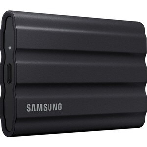  SSD Externe T7 Shield Samsung 2To Noir MU-PE2T0S, vitesse de lecture jusqu'à 1050 Mo/s, résiste aux chutes jusqu'à 3m, IP65