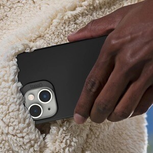 gear4 Rio Hülle für Apple iPhone 14 Smartphone - Strukturierte Griffflächen - Schwarz - Softtouch, Texturiert - Sturzsiche