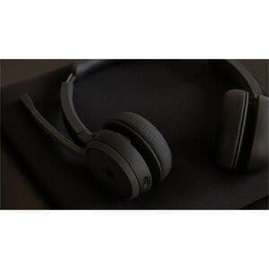 Cisco On-ear Stereo Headset - Carbon Black - Google Assistant, Siri - Binaural - Ear-cup - 6500 cm - Bluetooth - 32 Ohm - 