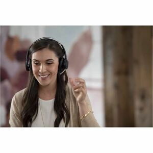 Poly Voyager Focus UC B825 Wired/Wireless Over-the-head, On-ear Stereo Headset - Binaural - Ear-cup - 3000 cm - Bluetooth 