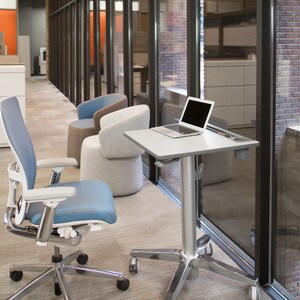 Ergotron LearnFit Student Desk - Laminiert Rechteck Top - Melamin-Laminat X-shaped Basis - 4 Beine - Höhenverstellbar x 60