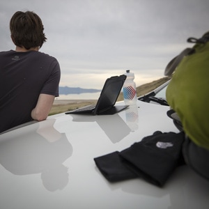 ZAGG Rugged Book Go Tastatur/Cover (Buchfalz) für 27,9 cm (11 Zoll) Apple iPad Pro Tablet - Schwarz - Sturzsicher