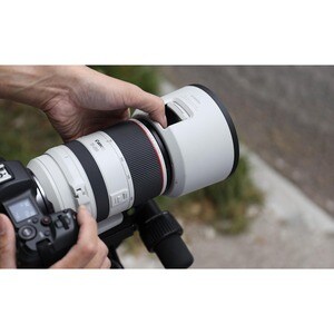 Canon - 70 mm to 200 mmf/2.8 - Telephoto Zoom Lens for Canon RF - Designed for Digital Camera - 77 mm Attachment - 0.23x M
