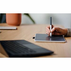 Wacom One Grafiktablett - Kabellos - Bluetooth/Wi-Fi - Stift - 1 x USB - Mac, Android, Chrom