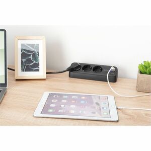 Digitus Steckdosenleiste - 2 x USB Typ A, 1 x USB Typ C, 3 x AC-Strom - 1,50 m Kabel - 16 A Stromstärke - 250 V AC Voltage