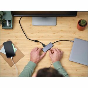 Trust Dalyx USB-Typ C Docking Station für Tablet-PC, Notebook, Monitor, Smartphone, Desktop-PC - Ladefunktion - Silber - 4