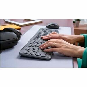 Logitech Signature Slim MK950 Keyboard & Mouse - QWERTY - English (UK) - USB Type A Scissors Wireless Bluetooth/RF 5.1 2.4