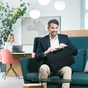Dicota Eco Slim Case Plus BASE Tasche für 33 cm (13 Zoll) bis 39,6 cm (15,6 Zoll) Notebook - Schwarz - 300D Polyester, HDF