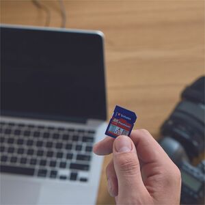 4GB Premium SDHC Memory Card, UHS-I U1 Class 10 - 4GB