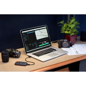 SanDisk Extreme SDSSDE60-1T00-G25 1 TB Portable Solid State Drive - External - Black - USB 3.1 Type C - 3 Year Warranty