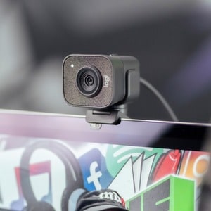Logitech Webcam - 2.1 Megapixel - 60 fps - Graphite - USB - Retail - 1920 x 1080 Video - Auto-focus - 78° Angle - Micropho