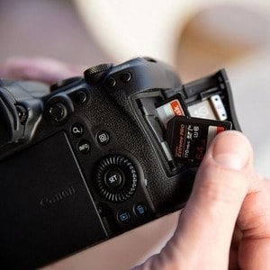 Canon EOS R5 45 Megapixel Mirrorless Camera with Lens - Autofocus - 7.6 cm (3") Touchscreen LCD - Sensor-shift (IS) - 8192