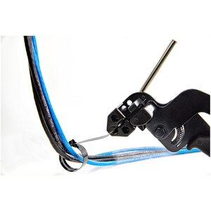 StarTech.com 9"(22cm) Metal Cable Ties, 2-1/4"(55mm) Bundle Dia. 100lb(45kg) Tensile Strength, Nylon Coated Stainless Stee