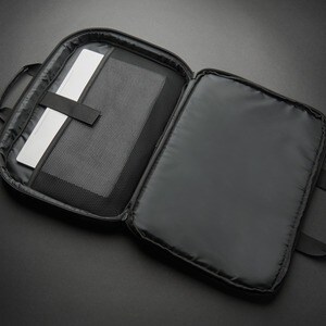 V7 CCP16-ECO-BLK. Case type: Briefcase, Maximum screen size: 40.6 cm (16"), Number of front pockets: 1, Carrying handle(s)