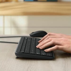 Logitech K106 键盘 - 袖珍的 - 电缆 连接 - A 型 USB 接口 - 英文（美国） - QWERTY 布局 - 黑色 - 99 Key(s) - Windows 10, Windows 11, Mac OS X 11.0 