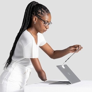 Microsoft Surface Laptop 5 34.3 cm (13.5") Ecrã tátil Notebook - Intel Core i5 - 8 GB - 256 GB SSD - Platina - Intel Chip 