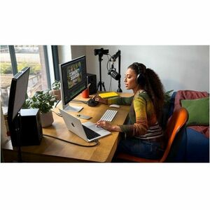 Apple MacBook Pro MDE64LL/A 14.2" Notebook - 120 Hz - Apple M5 - 24 GB - 1 TB SSD - English (US) Keyboard - Silver - Apple