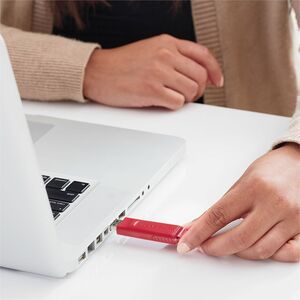 32GB Store 'n' Go® USB Flash Drive - Red - 32GB USB - Red