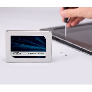 Crucial MX500. Capacité du Solid State Drive (SSD): 500 Go, Facteur de forme SSD: 2.5", Vitesse de lecture: 560 Mo/s, Vite