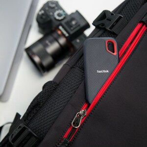 SanDisk Extreme SDSSDE60-1T00-G25 1 TB Portable Solid State Drive - External - Black - USB 3.1 Type C - 3 Year Warranty