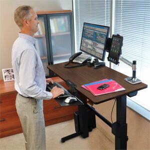Ergotron WorkFit-D 升降桌 - 核桃, 三聚氰胺层压板 顶端 - 丁字形 底座 - 可调节高度 x 1209.04 毫米 桌面宽度 x 596.90 毫米 桌面深度 x 20.32 毫米 桌面厚度 - 1285.24 毫米 高