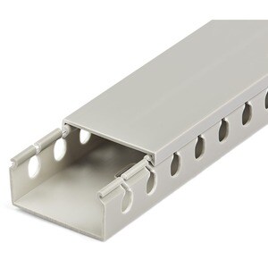 StarTech.com Chemin de Câbles PVC de 2m avec Couvercle - 50 x 25mm - Slots Parallels 8mm, Goulotte Cache Câble Réseau, max
