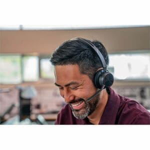 Poly Voyager Focus 2 Kabel/Kabellos Kopfbügel, Auf den Ohren Stereo Headset - Schwarz - Siri, Google Assistant - Binaural 