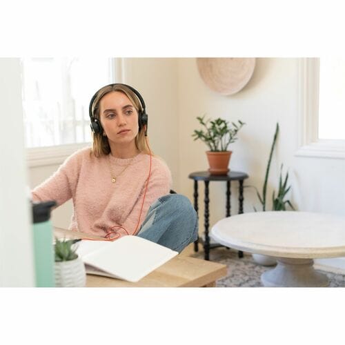Blackwire 8225 Stereo Microsoft Teams Certified USB-C Headset +USB-C/A Adapter