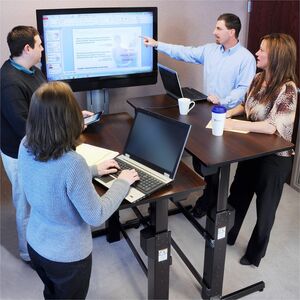 Ergotron WorkFit-D 升降桌 - 核桃, 三聚氰胺层压板 顶端 - 丁字形 底座 - 可调节高度 x 1209.04 毫米 桌面宽度 x 596.90 毫米 桌面深度 x 20.32 毫米 桌面厚度 - 1285.24 毫米 高