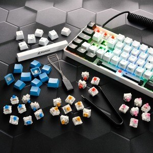 Sharkoon Skiller SGK50 S4 Gaming-Tastatur - Kabel Konnektivität - USB-Typ C Schnittstelle - RGB LED - Weiß - Mechanisch Ke