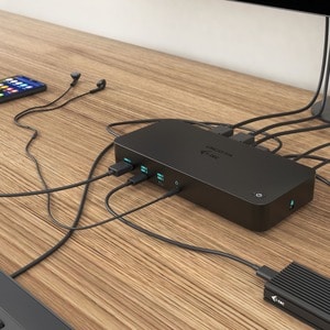 Dicota USB-Typ C Docking Station für Monitor, Notebook, Tablet - 100 W - Schwarz - Tragbar - 3 Unterstützte Displays - 4K,