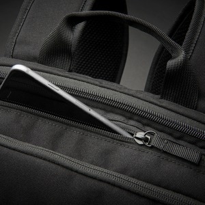 V7 Eco-Friendly CBP17-ECO-BLK Estojo de transporte (Mochila) para 43.2 cm (17") para 43.9 cm (17.3") Notebook - Preto - Po