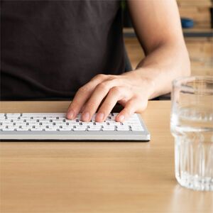 R-Go Compact Break Keyboard - Compact - Wireless Connectivity - USB Type C Interface - French - AZERTY Layout - White - Sc