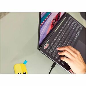 SanDisk Tragbar Solid State-Laufwerk - Extern - 2 TB - Gelb - Xbox, PlayStation Unterstütztes Gerät - USB 3.2 (Gen. 2) Typ C