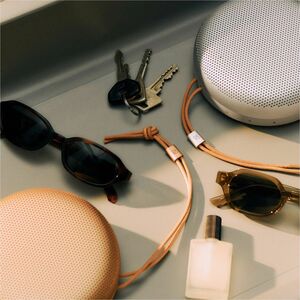 B&O Beosound A1 3rd Gen Portátil Bluetooth Sistema de colunas - 60 W RMS - 54 Hz para 20 kHz - Bateria recarregável