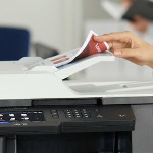 Stampante multifunzione laser Brother Professional MFC-L8900CDW Wireless - Colore - Fotocopiatrice/Fax/Stampante/Scanner -