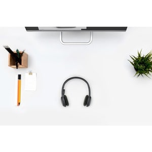 Logitech 无线 头戴式 立体声 耳机 - 黑 - 双声道 - 耳罩 - 1005.8 cm - 32 欧姆 - 40 Hz 到 10 kHz - 降噪, 降噪, 单向 麦克风 - A 型 USB