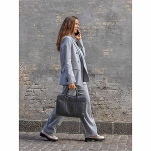 dbramante1928 ApS Nordborg Carrying Case (Portfolio) for 38.1 cm (15") Apple Notebook, MacBook - Black - Leather Body - Ha