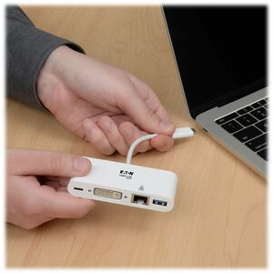 Tripp Lite series U444-06N-DGU-C USB-Typ C Docking Station für Tablet-PC, Desktop-PC, Notebook - 2 x USB-Anschlüsse - 2 x 