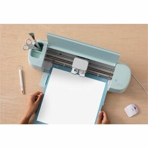 cricut UV-Activated, Color-Changing Iron-On, White - Blue - Cutting Machine, Apparel, Accessories, Project - 12" (304.80 m