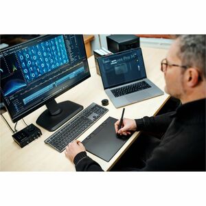 Wacom Intuos Pro 3D Graphics Tablet - Wired/Wireless - Bluetooth - 8192 Pressure Level - Pen - PC, Mac