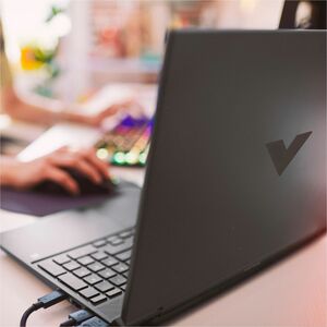 Laptop para videojuegos - VICTUS 15-fb2000 15-fb2017la 39.6cm (15.6") - Full HD - AMD Ryzen 7 8845HS - 16GB - 1TB SSD - Pl