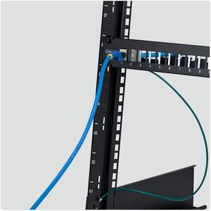 StarTech.com 24 Anschluss/AnschlüssePatch Panel - Kategorie 6, Kategorie 6a, Kategorie 8 - Verdrilltes Doppelkabel - Schwa