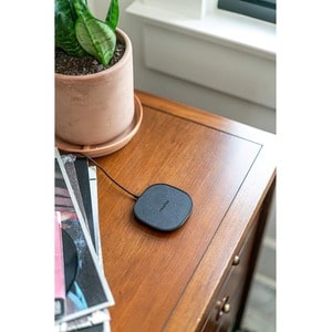 mophie 15W Universal wireless charging pad for Qi-enabled devices. - Qi-Compatible Charger for Samsung Galaxy, Google Pixe