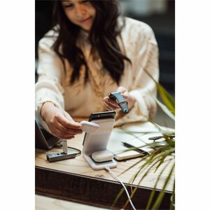 STM Goods ChargeTree Swing - white - Input connectors: USB - LED Indicator