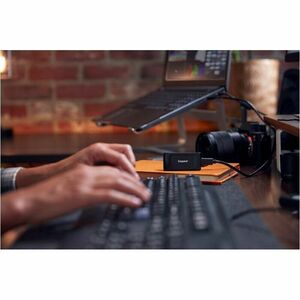 Kingston Tragbar Solid State-Laufwerk - Extern - 2 TB - Schwarz - Speichersystem Unterstütztes Gerät - USB 3.2 (Gen 2) - 1